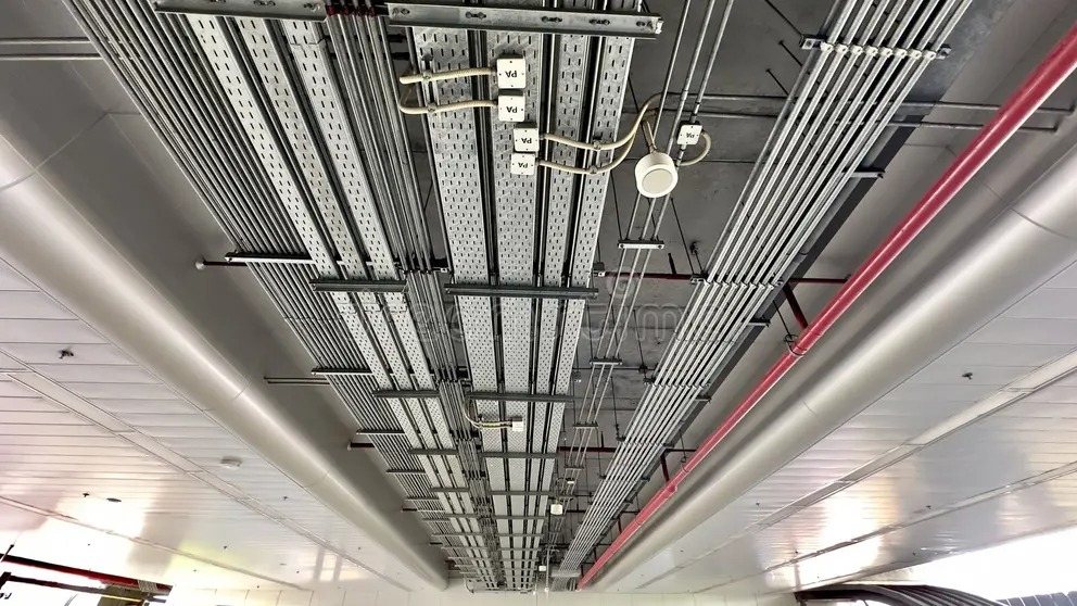 Overhead cable trays and trunking